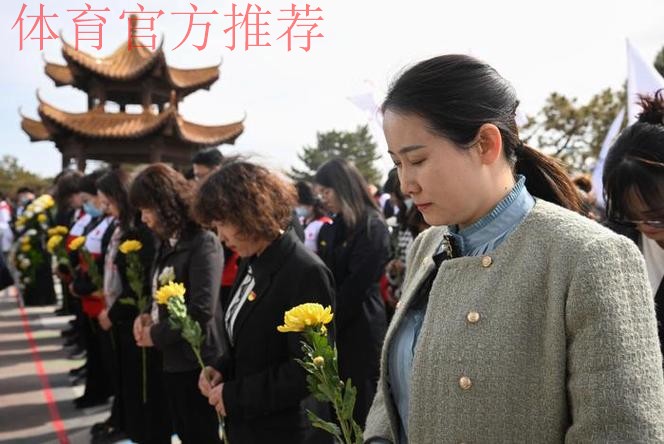 五超联赛赛会制呼市站赛前举行默哀仪式 悼念“5·12”逝去同胞 五超联赛赛会制呼市站赛前举行默哀仪式 悼念“5·12”逝去同胞